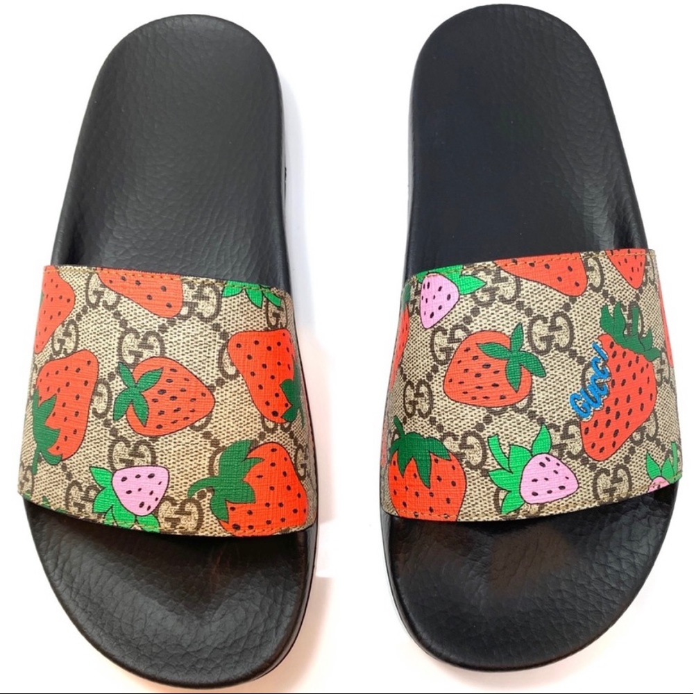 Gucci GG Supreme Strawberry “RARE” Slides